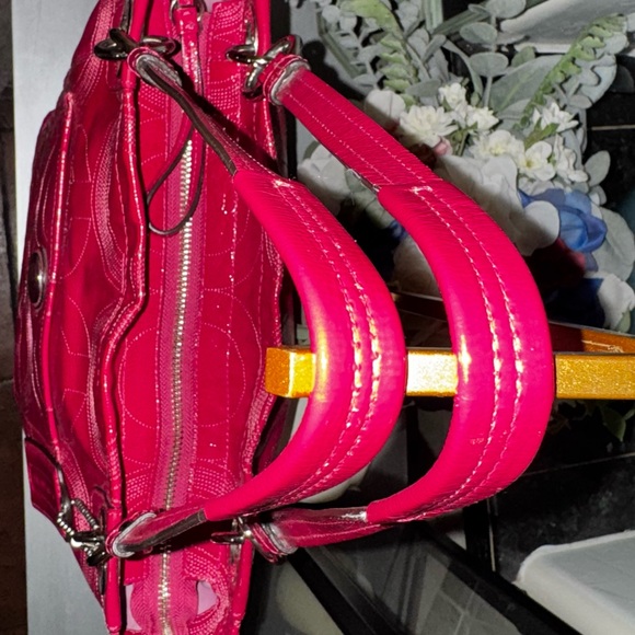 COACH 2009 Alex Op Art Patent Leather Pink / Silver Tote w large hangtag - EUC - Picture 4 of 15